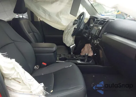 2019 Toyota 4Runner Trd Off Road Premium z USA, uszkodzony, nr VIN JTEBU5JR4K5677481